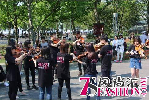 咪咕影院玩“弦乐快闪” 亮相2016上海草莓音乐节