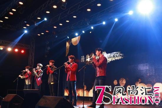 韩团A-JAX首秀落幕 大跳TFBOYS经典舞蹈