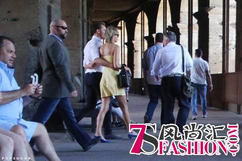 说明: Taylor-Swift-Tom-Hiddleston-Rome-Photos-June-2016 (46).jpg