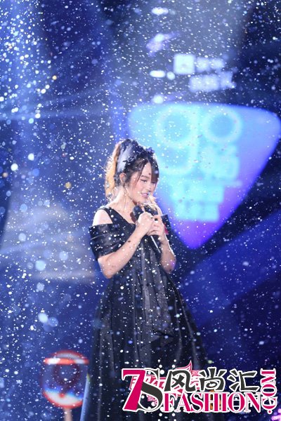 圈9表演炸裂赢超级代表全部好评萧敬腾当众向其索要微信