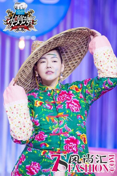 小S村姑装扮