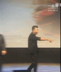 《王牌》首映刘德华因粉丝被保安推搡发飙 情绪激动