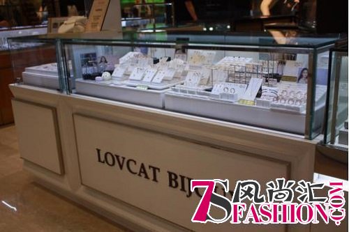 LOVCAT携手李圣经举办签名会，时尚博主现身送惊喜