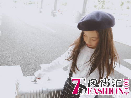 高晓松前妻晒女儿近照 肤白貌美气质好