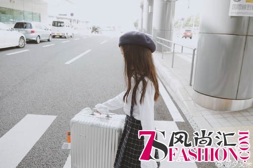 高晓松前妻晒女儿近照 肤白貌美气质好
