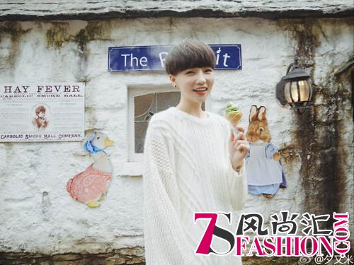 高晓松前妻晒女儿近照 肤白貌美气质好