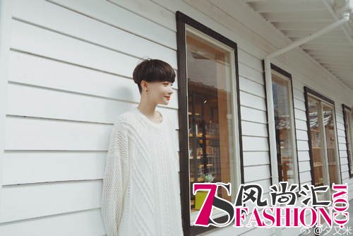 高晓松前妻晒女儿近照 肤白貌美气质好