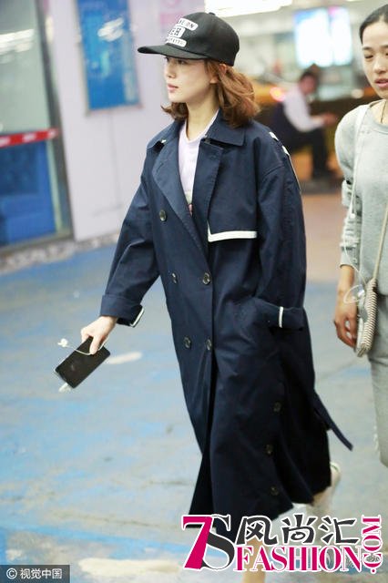 刘诗诗这肥肥大大的一身 是偷穿了老公的衣服吗