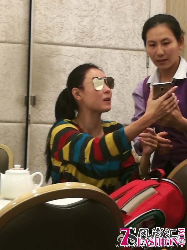张柏芝穿着随性现身茶楼 网友大赞美少女