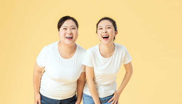 胖人穿正肩还是落肩