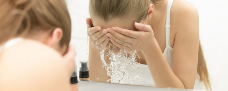 十滴水洗脸的用法