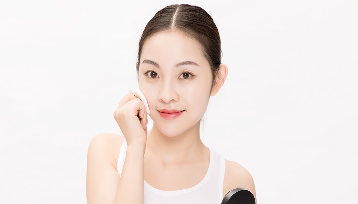 第一次用气垫粉扑沾水吗