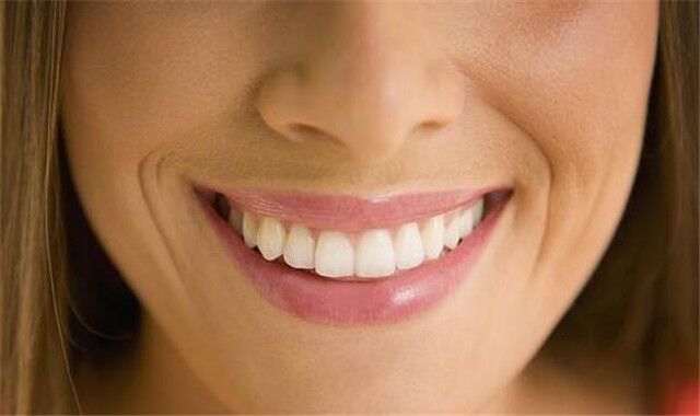 黄牙美白的方法 正确的处理口腔问题
