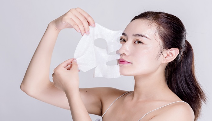去角质和敷面膜先做什么