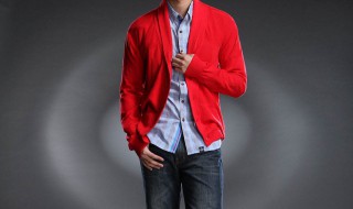 男士红色毛衣外套怎么搭配 怎么显得年轻又时尚