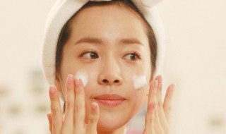 油性皮肤的洗脸方式有什么技巧？ 三个小技巧让你知道油性皮肤怎样洗脸