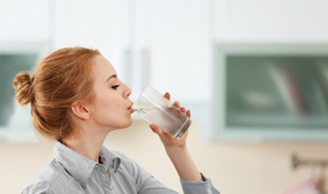 一日断食排毒法喝水方式  轻轻松松给身体一次大清理