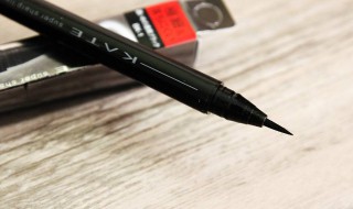 没有眼线笔可以用黑笔代替吗 没有眼线笔可以拿黑色带碳素笔代替吗？