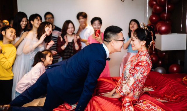 参加婚礼穿什么衣服，男女参加婚礼着装搭配技巧