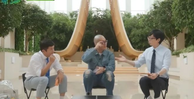 具俊晔重现向大S求婚场景，单膝跪地视讯求婚，自曝每天缠着大S